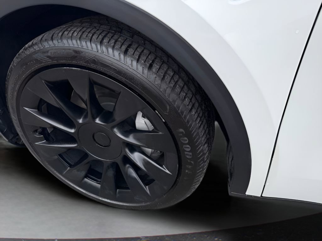 Used 2021 Tesla Model Y Long Range image 12