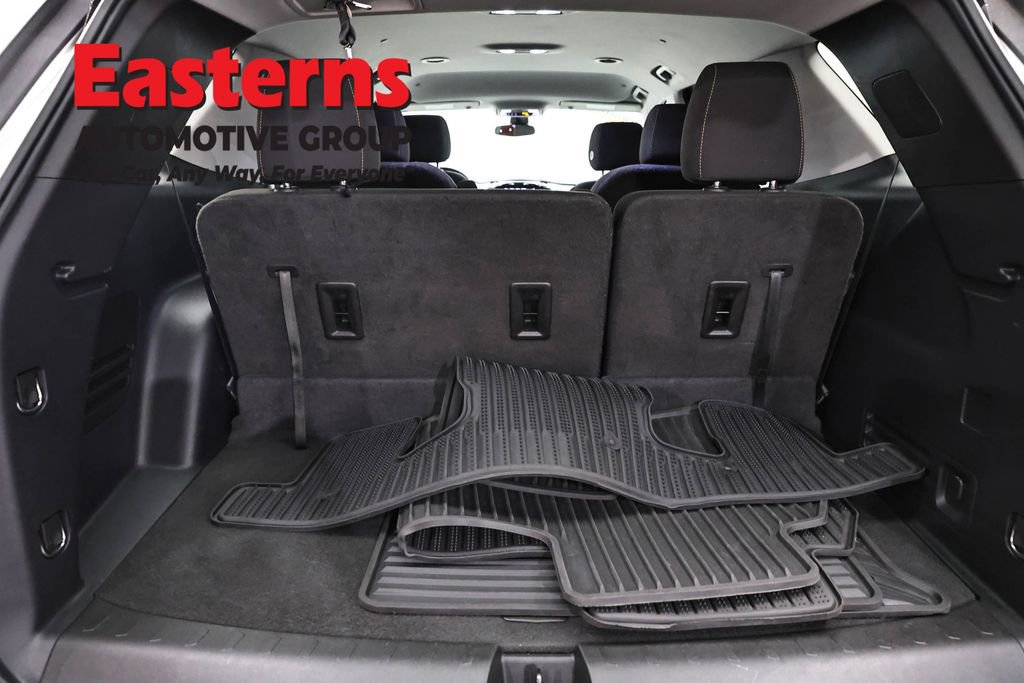 Used 2021 Chevrolet Traverse LT image 9