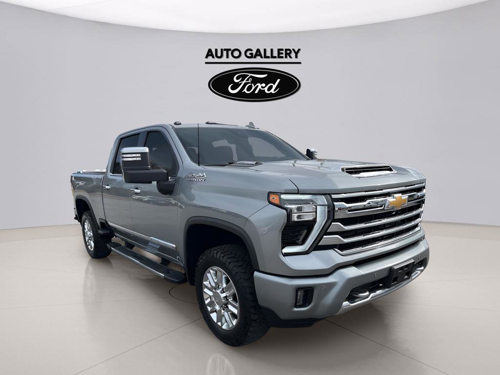 Used 2024 Chevrolet Silverado 3500 High Country w/ High Country Premium Package AWD/4WD image 3