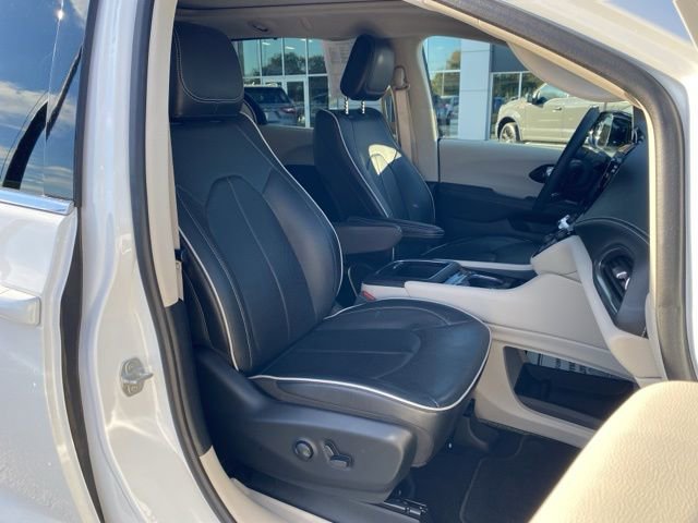 Used 2024 Chrysler Pacifica Limited image 27