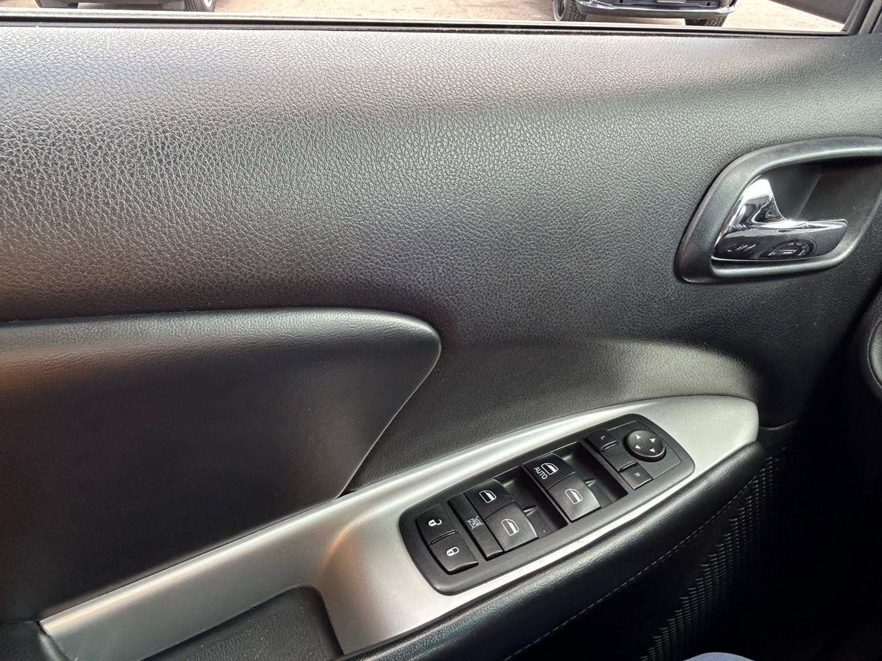 Used 2017 Dodge Journey SXT FWD image 26