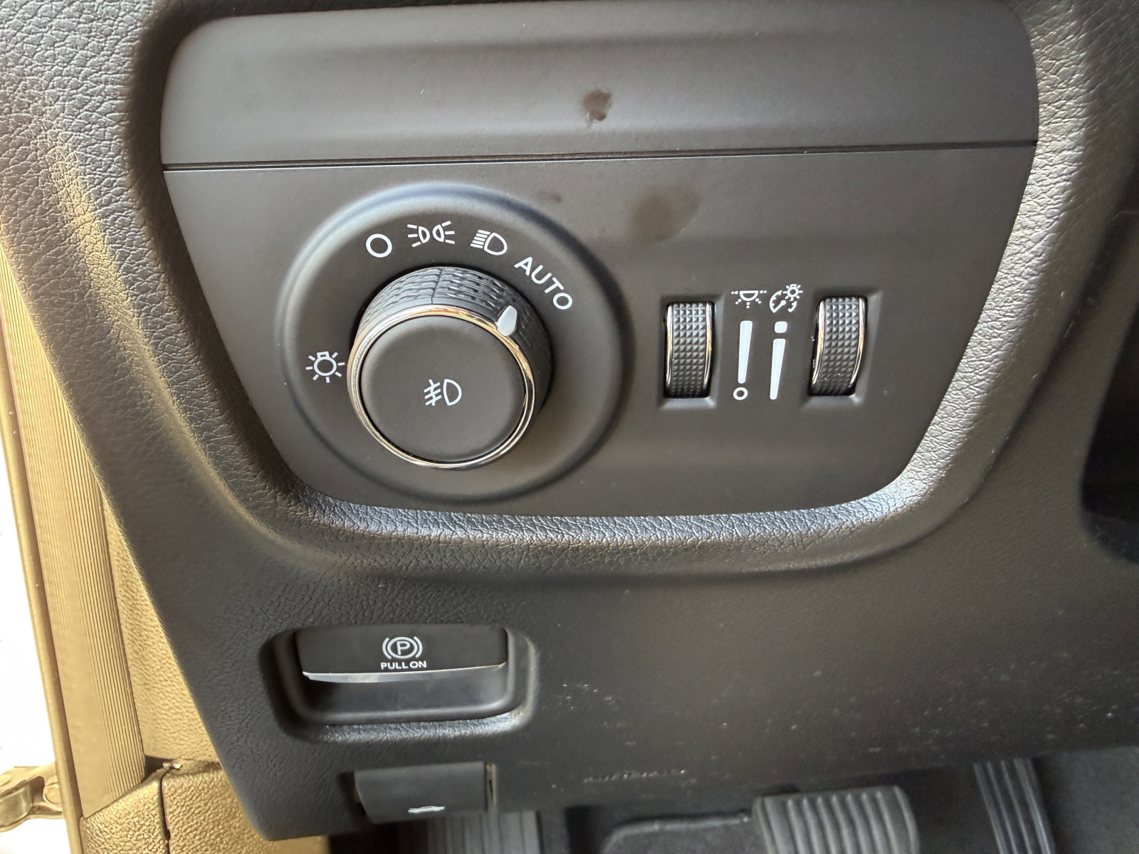 Used 2025 Jeep Grand Cherokee L Overland w/ Advanced Protech Group III AWD/4WD image 25