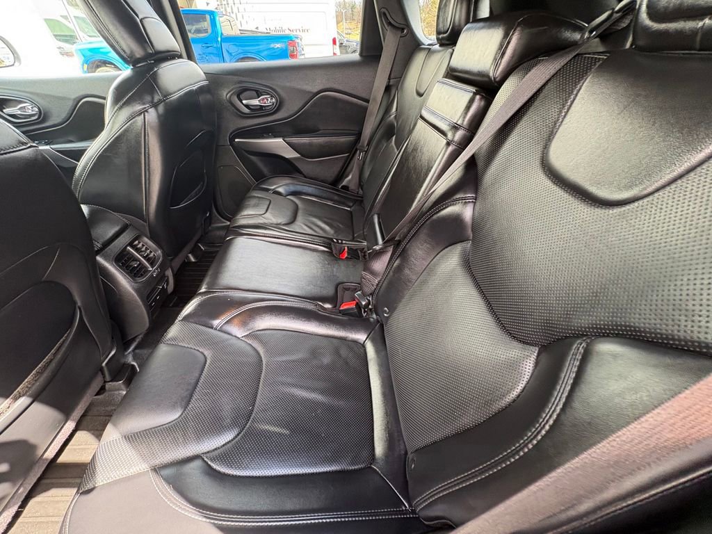 Used 2019 Jeep Cherokee High Altitude image 25