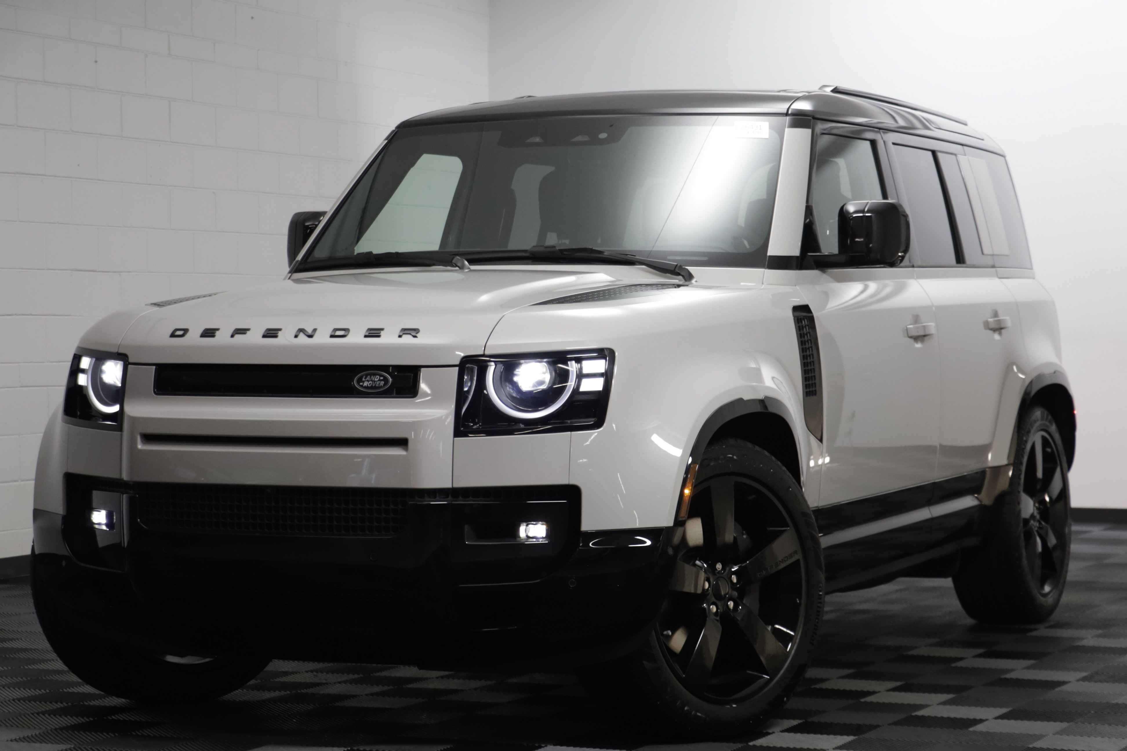 New 2026 Land Rover Defender 110 X-Dynamic SE AWD/4WD image 1
