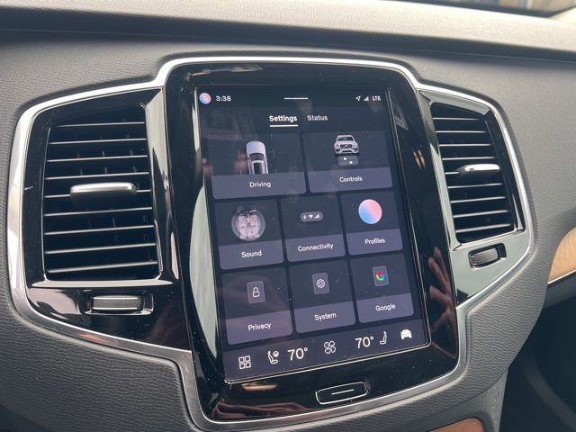 Used 2023 Volvo XC90 B5 Plus image 8