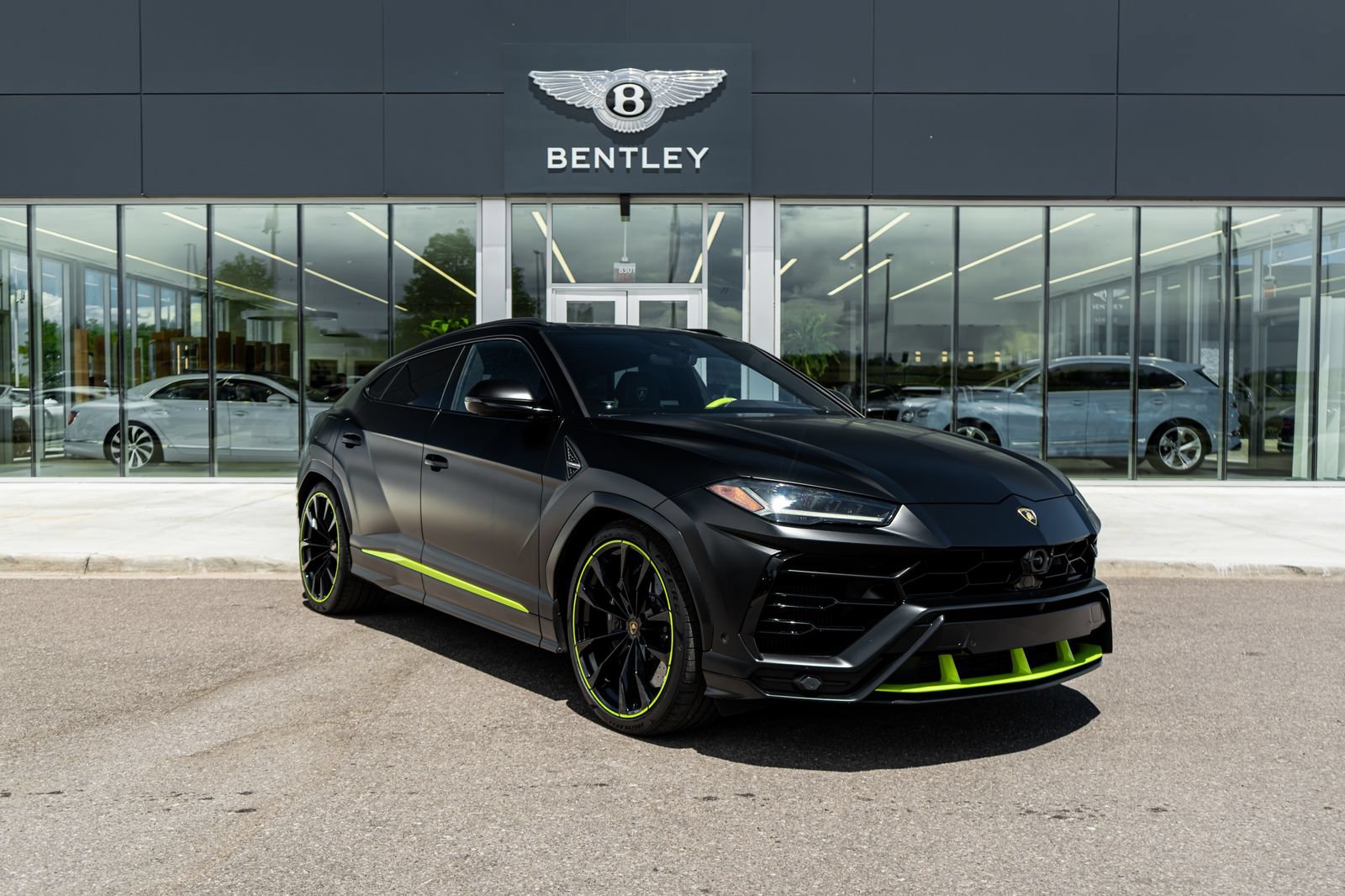 Used 2022 Lamborghini Urus AWD/4WD image 17