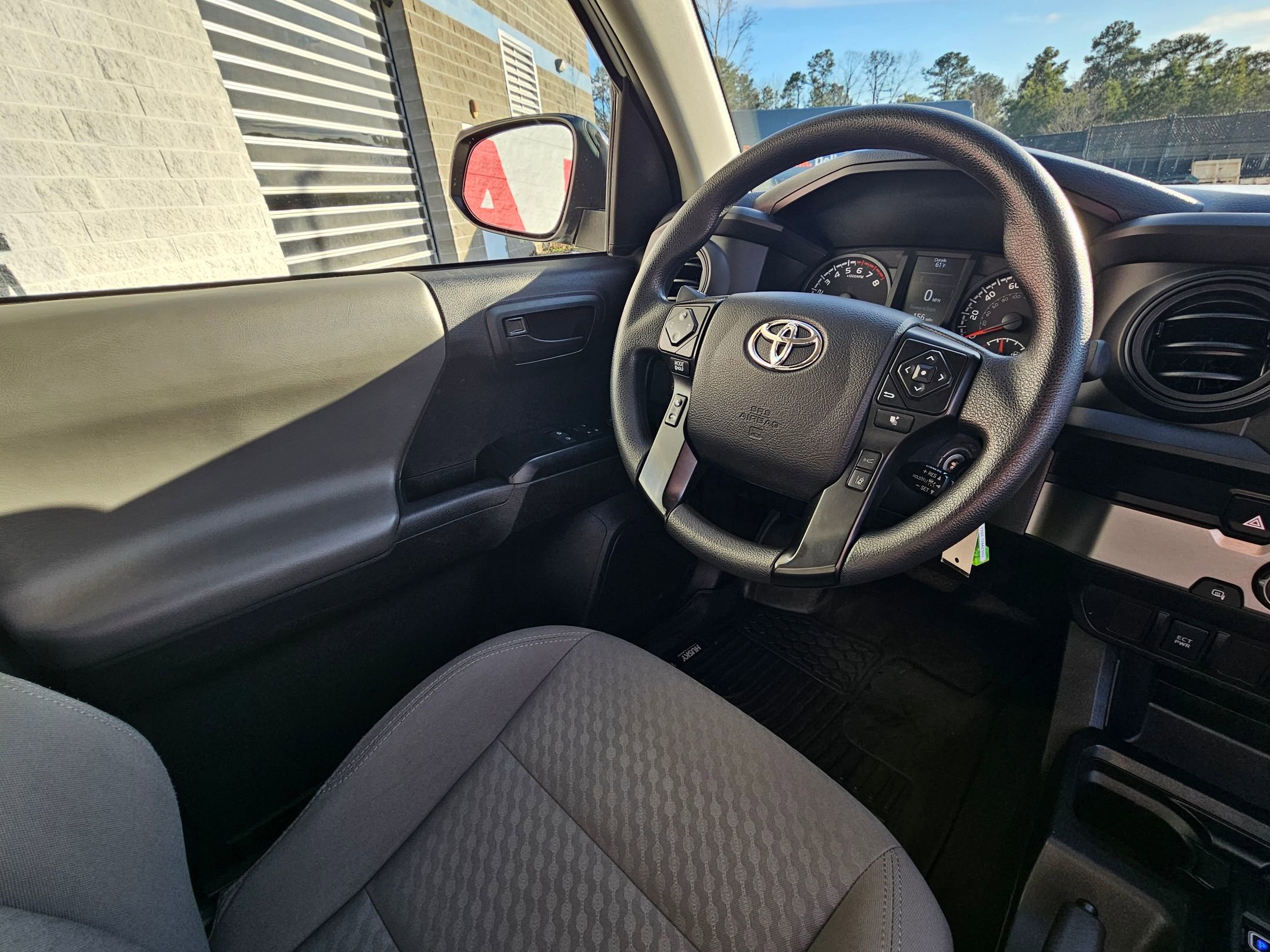 Used 2022 Toyota Tacoma SR image 9