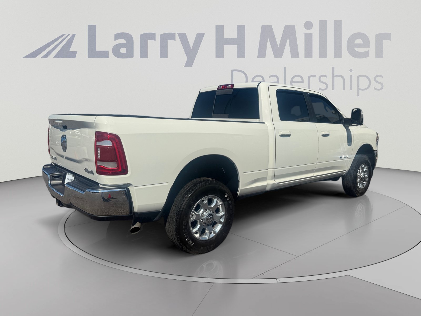 Used 2024 RAM 2500 Laramie w/ Chrome Bumper Package AWD/4WD image 5