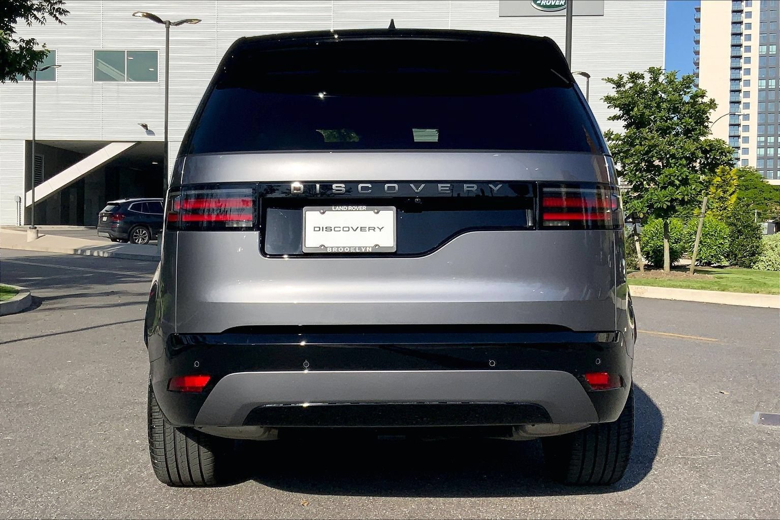 Certified 2025 Land Rover Discovery Dynamic SE AWD/4WD image 4