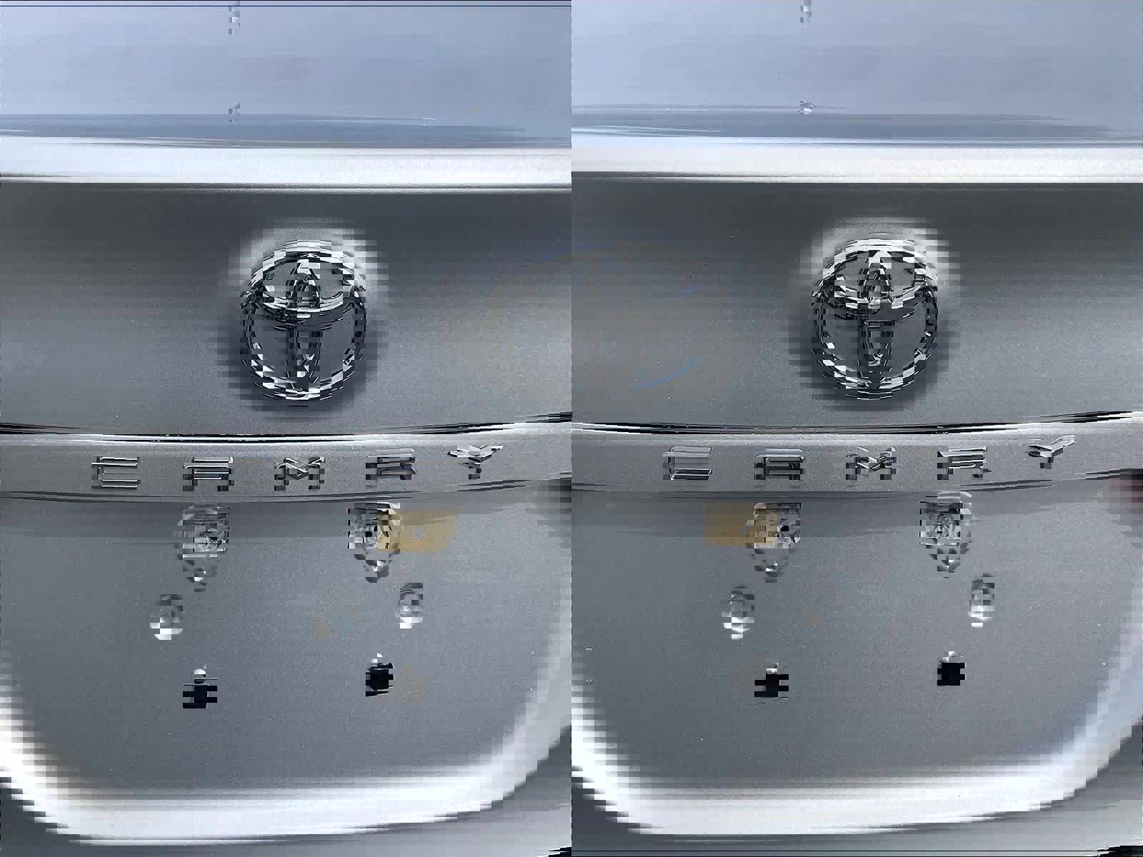 Used 2022 Toyota Camry LE image 28