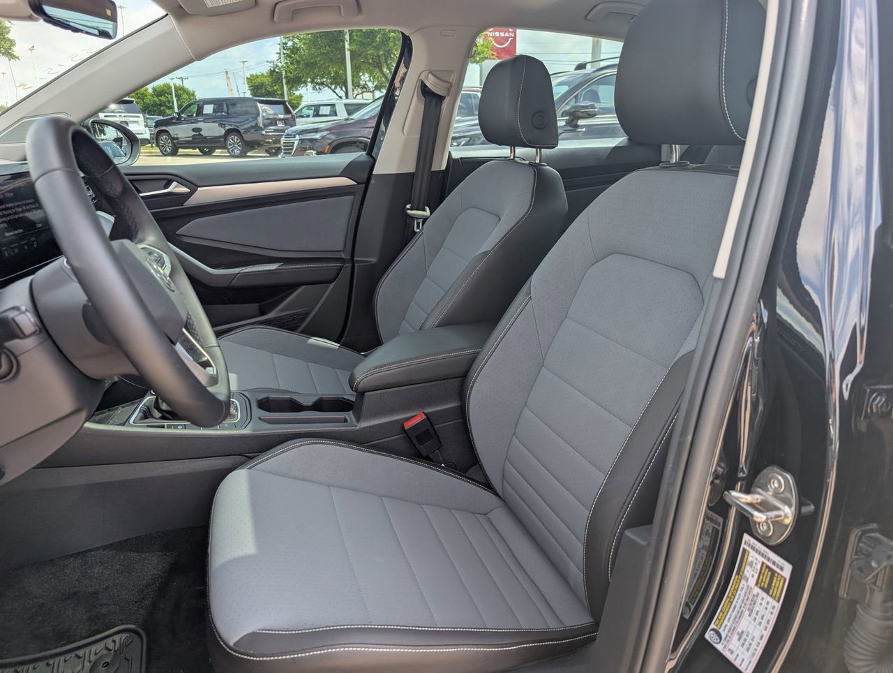 Used 2025 Volkswagen Jetta SE image 25