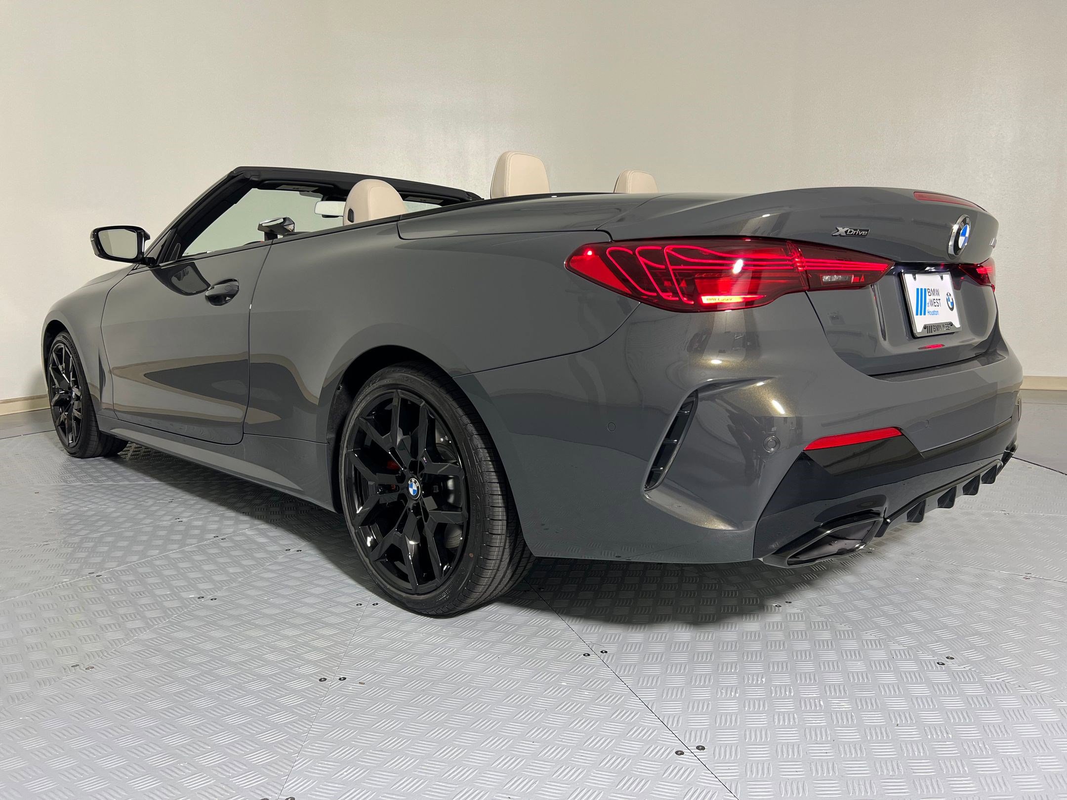New 2026 BMW 440i xDrive Convertible image 3