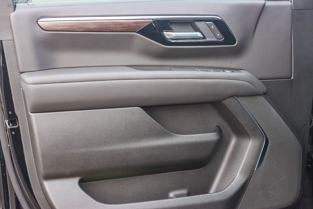 New 2026 Chevrolet Suburban LS image 20