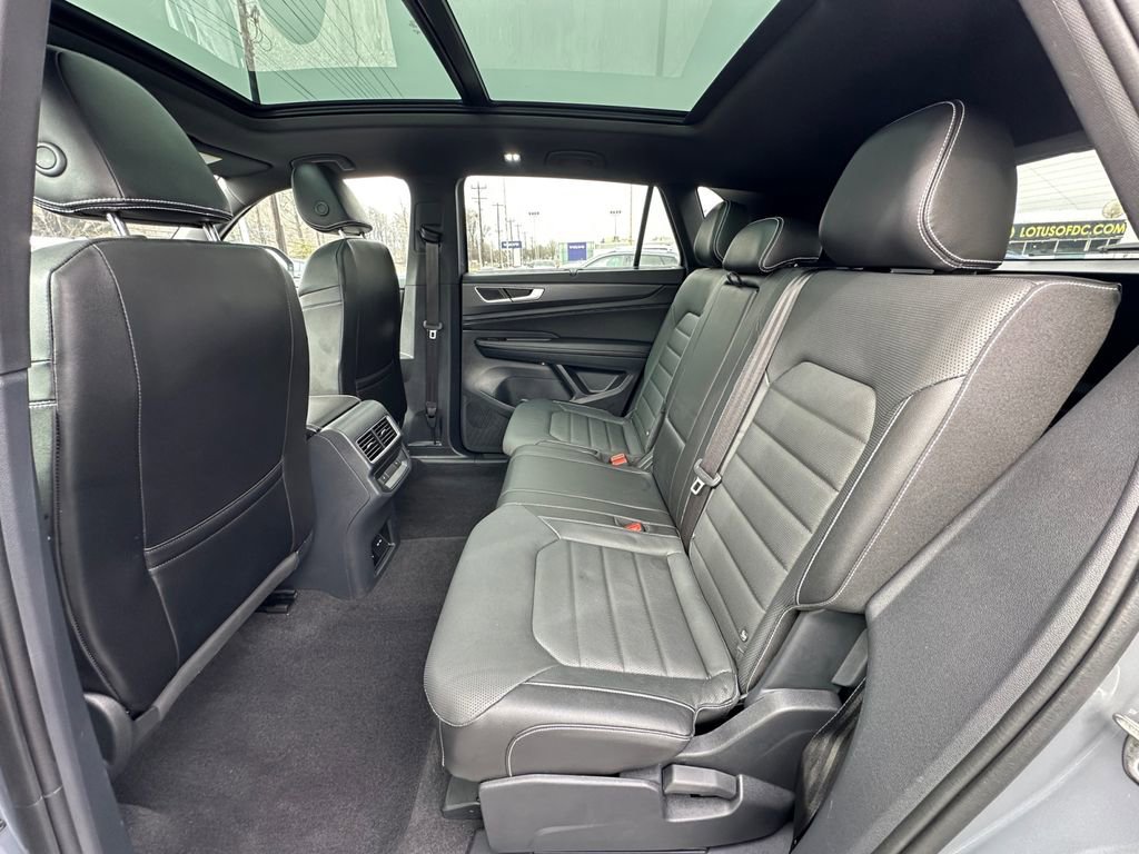 Used 2024 Volkswagen Atlas Cross Sport SEL R-Line image 20