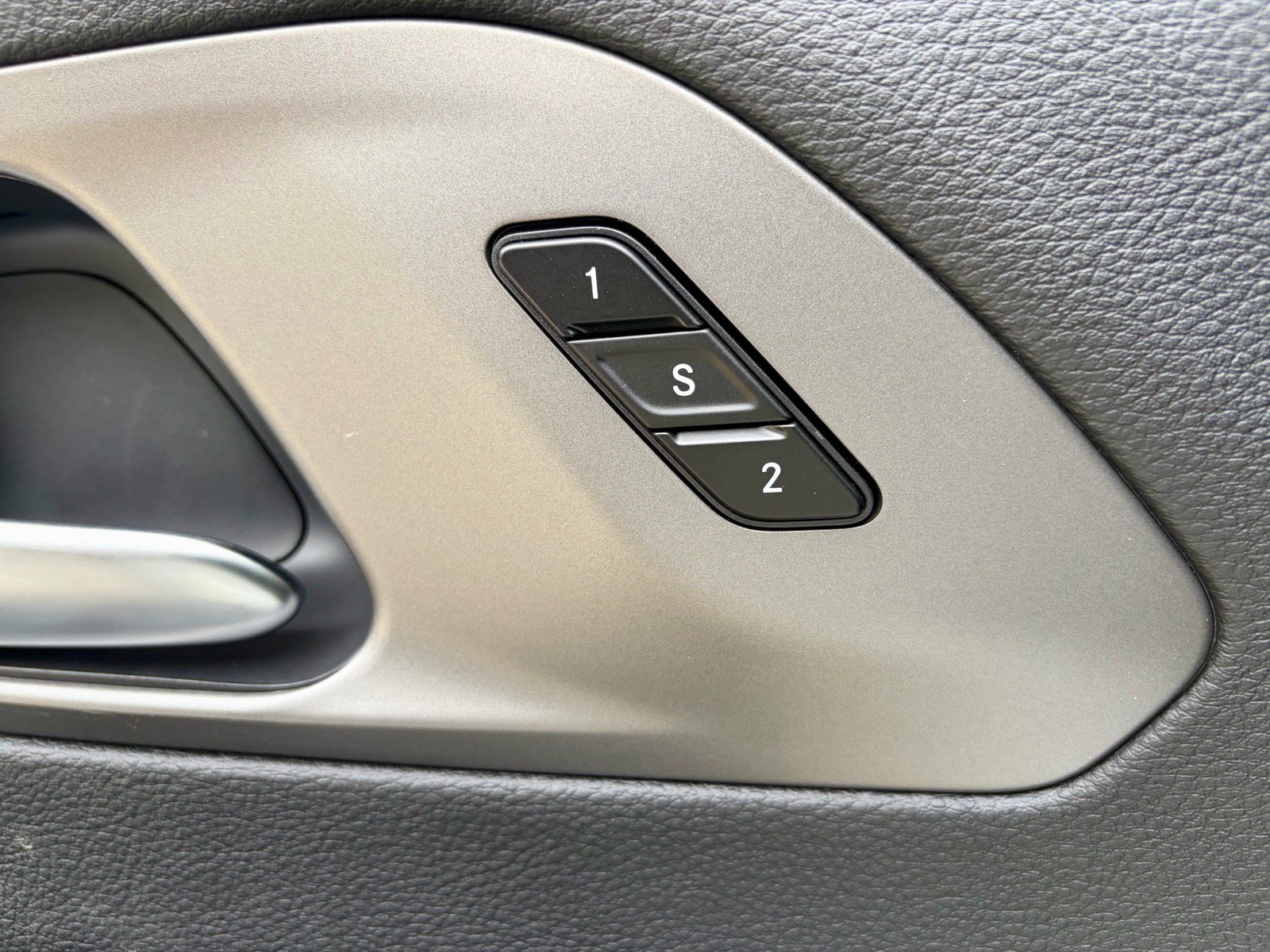 New 2027 Chrysler Pacifica Limited FWD image 24