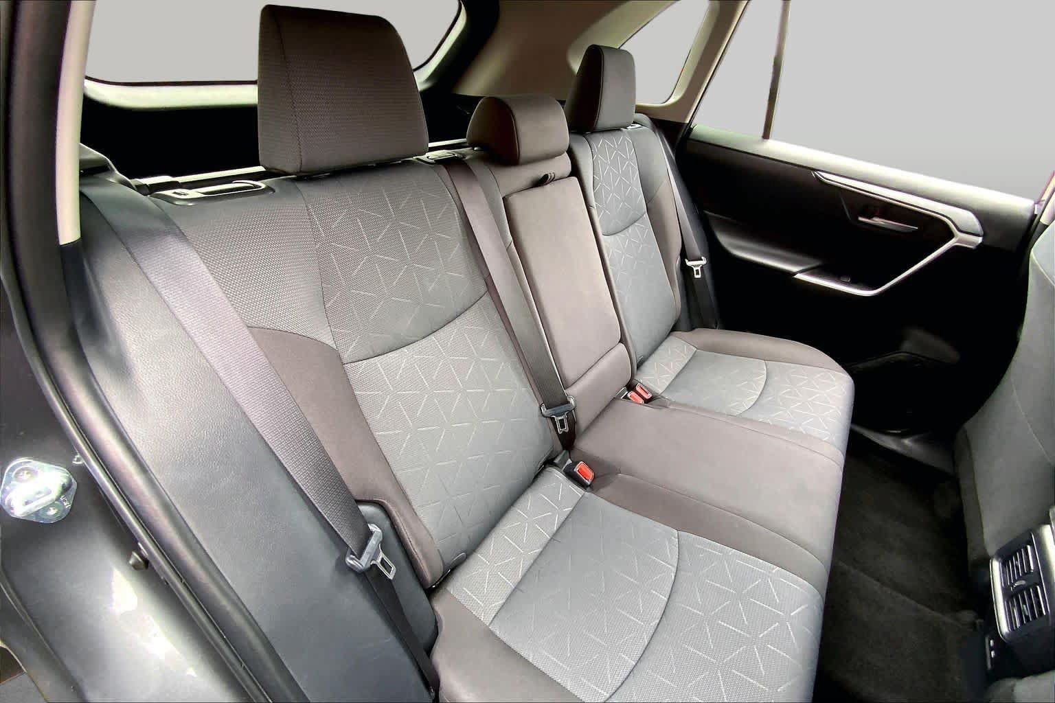 Used 2025 Toyota RAV4 XLE AWD/4WD image 19