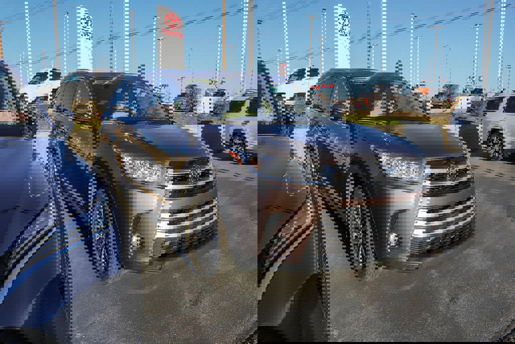 Used 2017 Toyota Highlander XLE video 2