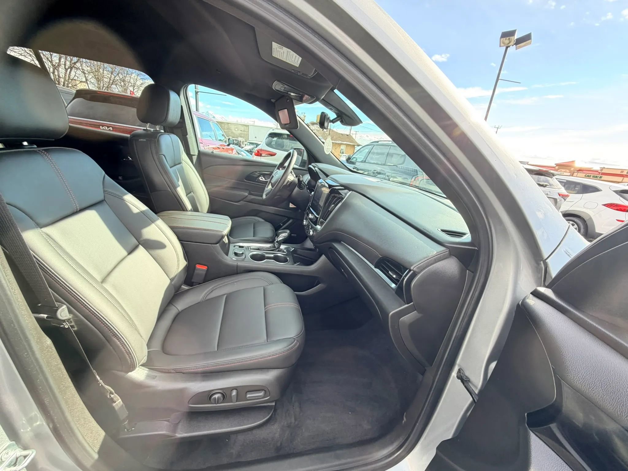 Used 2023 Chevrolet Traverse RS image 33