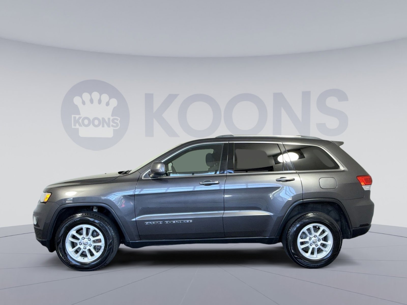 Used 2019 Jeep Grand Cherokee Laredo AWD/4WD image 2