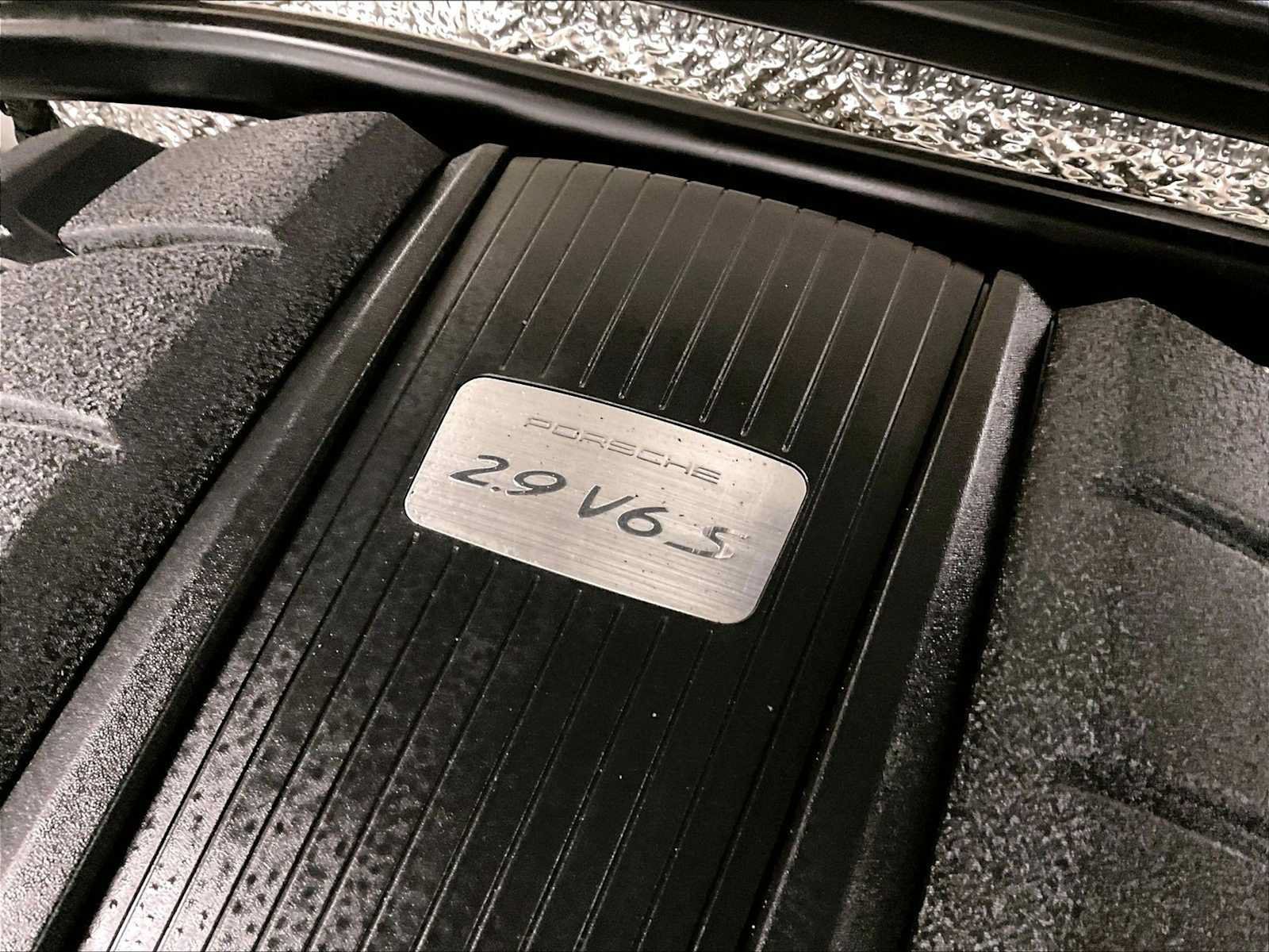 Certified 2023 Porsche Macan S AWD/4WD image 33