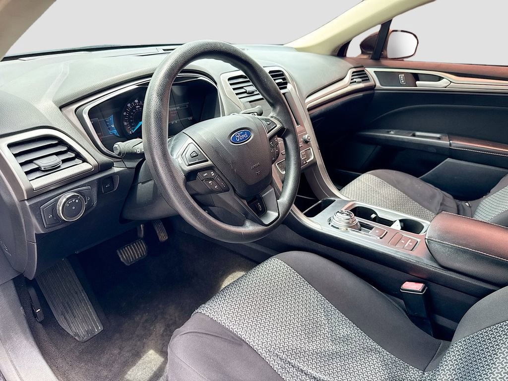 Used 2020 Ford Fusion SE FWD image 10