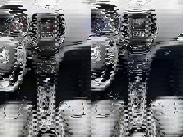 Used 2020 Jeep Cherokee Latitude Plus image 17