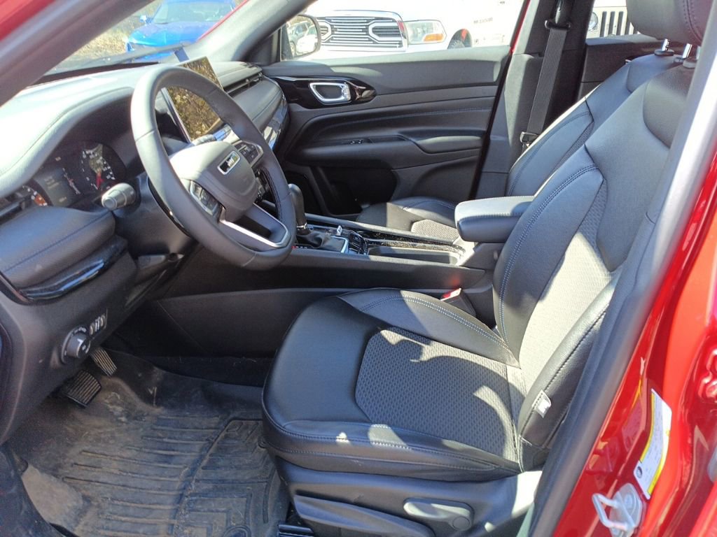 Used 2025 Jeep Compass Latitude w/ Altitude Special Edition image 6