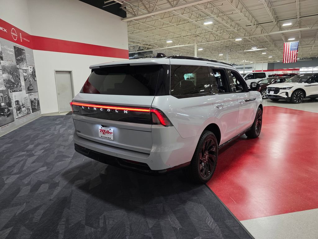 Certified 2025 Lincoln Navigator Reserve w/ Jet Appearance Package image 3