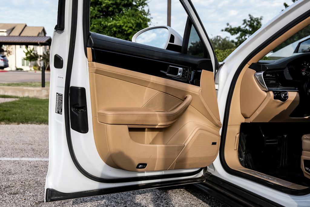 Used 2018 Porsche Panamera 4 image 54