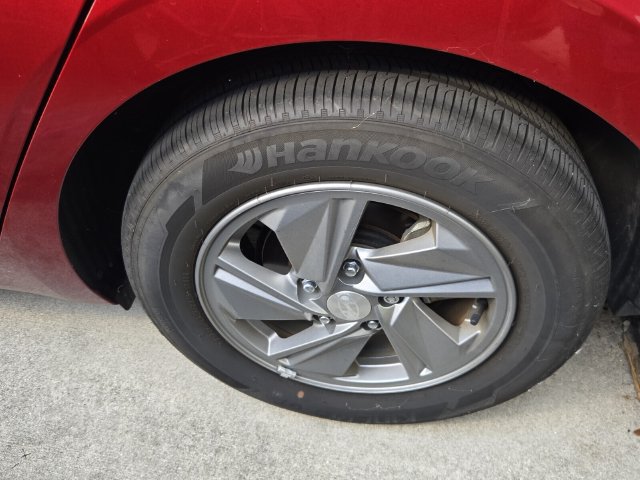 Used 2024 Hyundai Elantra SE FWD image 9