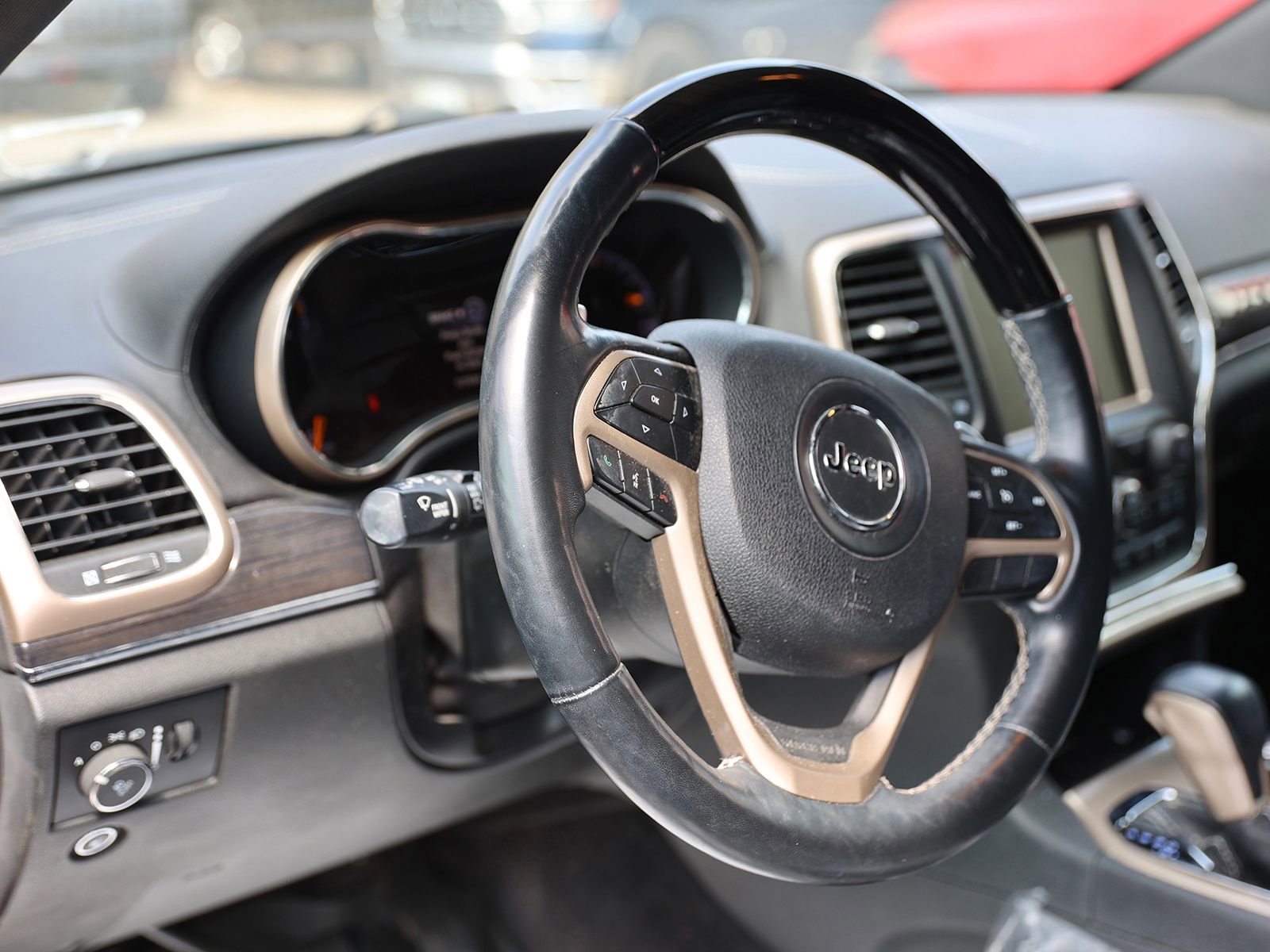 Used 2017 Jeep Grand Cherokee Overland AWD/4WD image 10