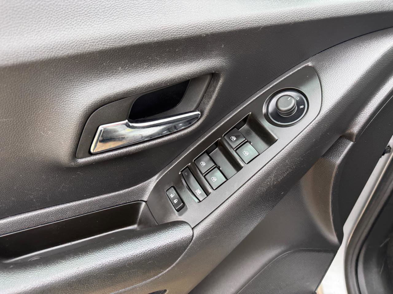 Used 2022 Chevrolet Trax LS w/ Tint and Cruise Package FWD image 20