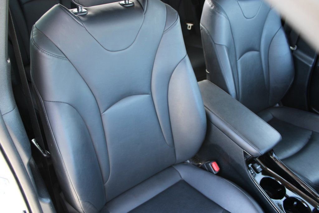 Used 2019 Toyota Prius Prime Premium w/ Carpet Mat Package image 26