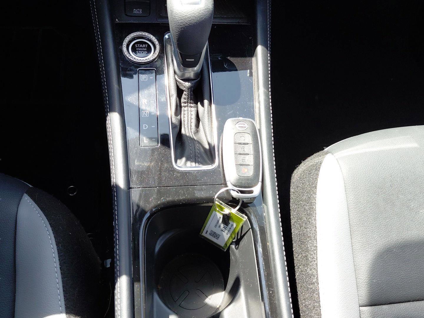 Used 2023 Nissan Kicks SR w/ SR Premium Package FWD image 16