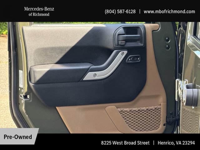 Used 2015 Jeep Wrangler Unlimited Rubicon w/ Connectivity Group image 12