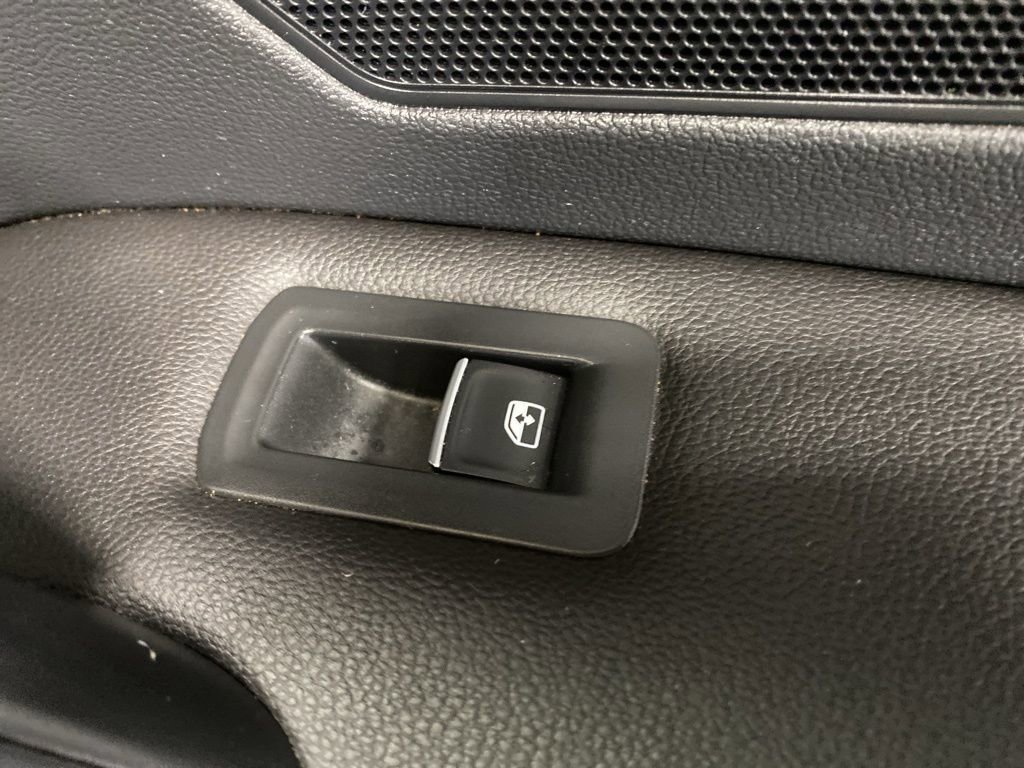 Used 2018 Volkswagen Tiguan SEL w/ 3rd Row Seat Package image 22