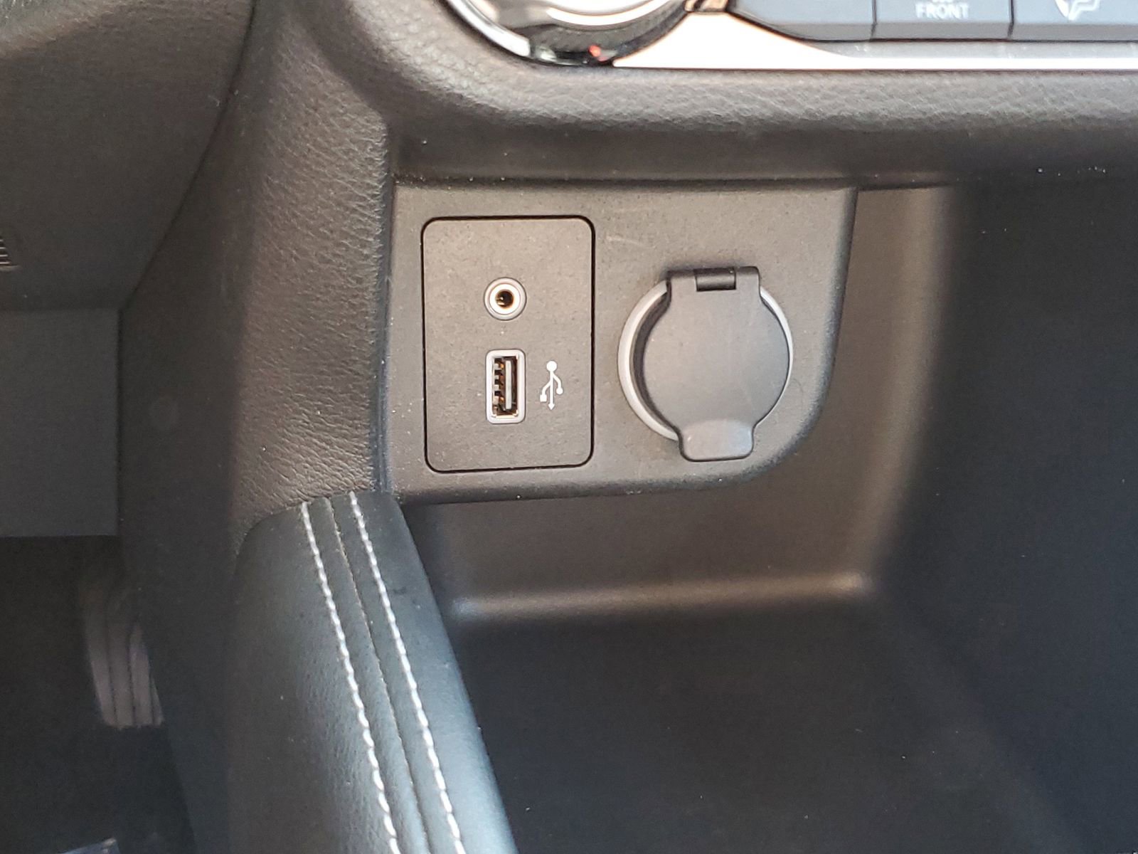 Used 2018 Nissan Kicks SV image 29