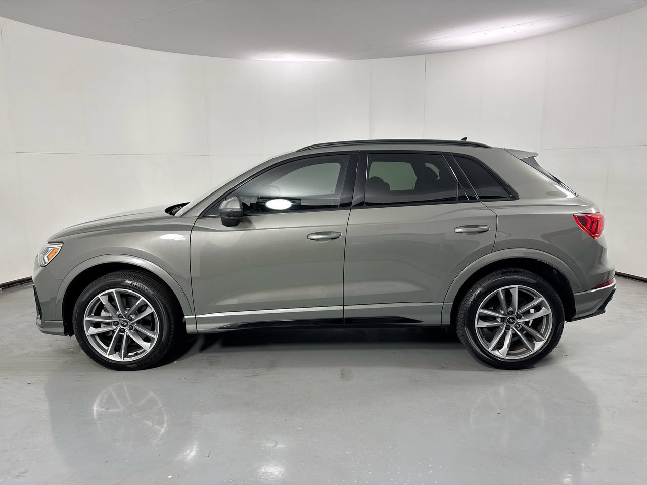 Used 2023 Audi Q3 2.0T Premium Plus w/ Premium Plus Package AWD/4WD image 28