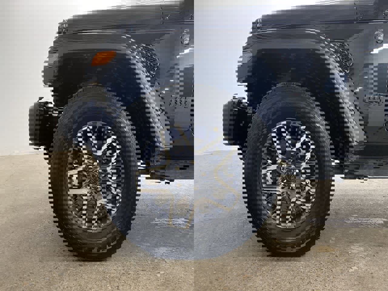 Used 2025 Jeep Wrangler Sahara image 11