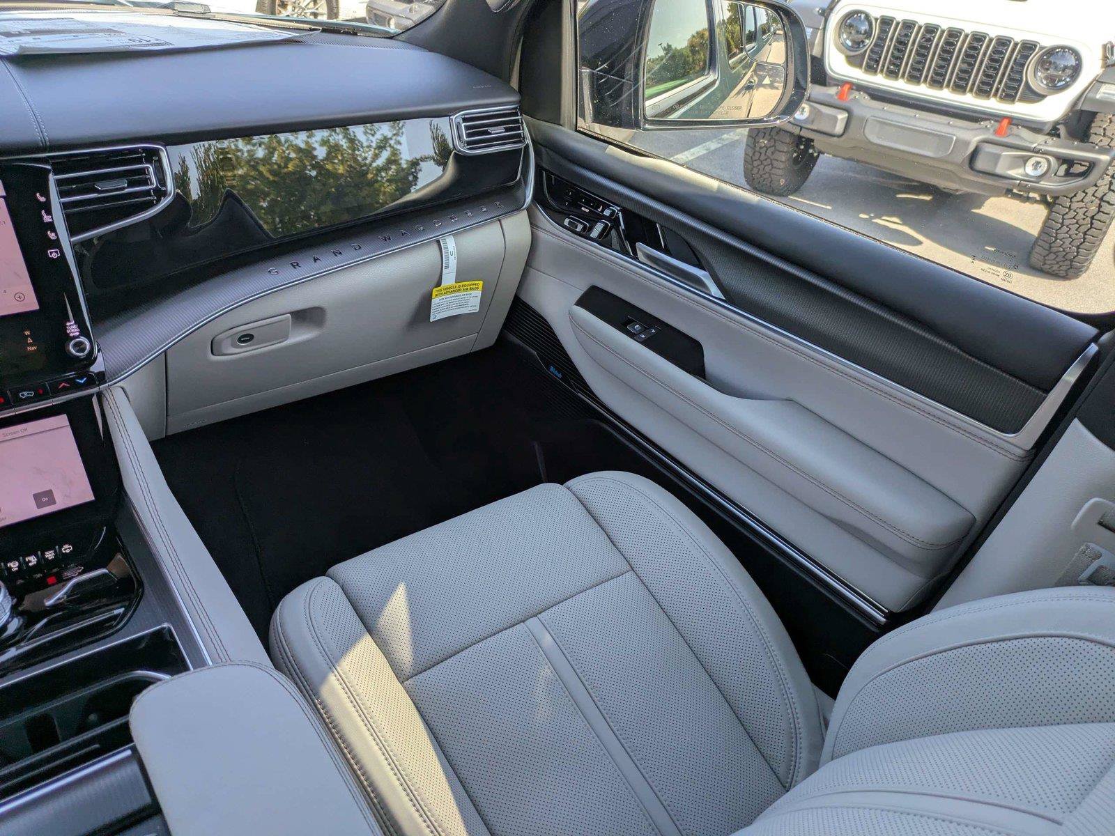 New 2026 Jeep Grand Wagoneer Summit w/ Premium Group III AWD/4WD image 18
