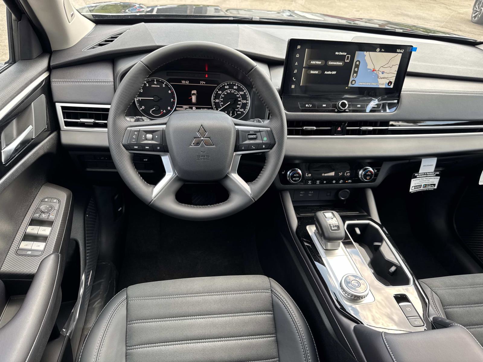 New 2025 Mitsubishi Outlander SE image 10