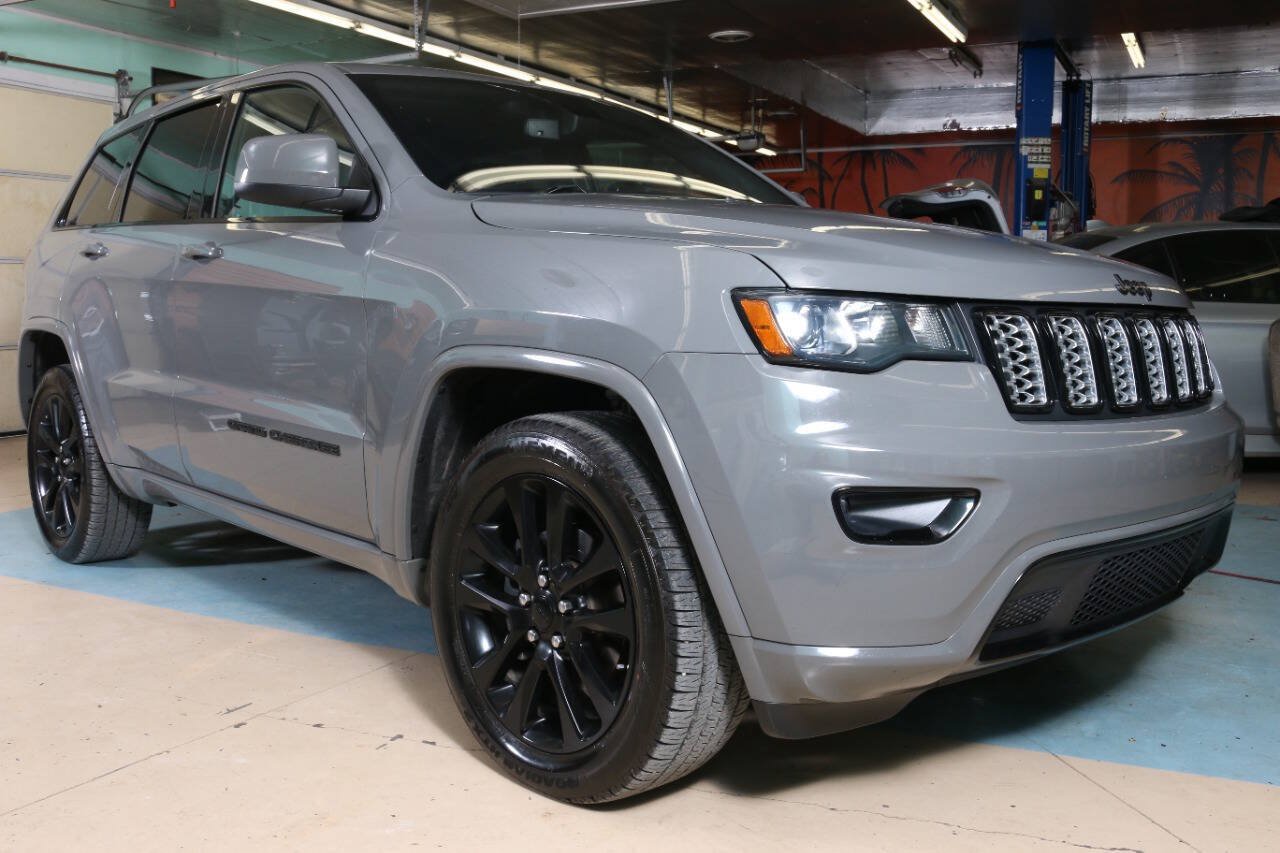 Used 2020 Jeep Grand Cherokee Altitude RWD image 14