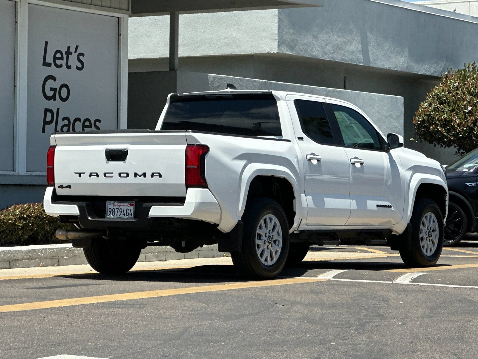 Used 2025 Toyota Tacoma SR5 AWD/4WD image 5