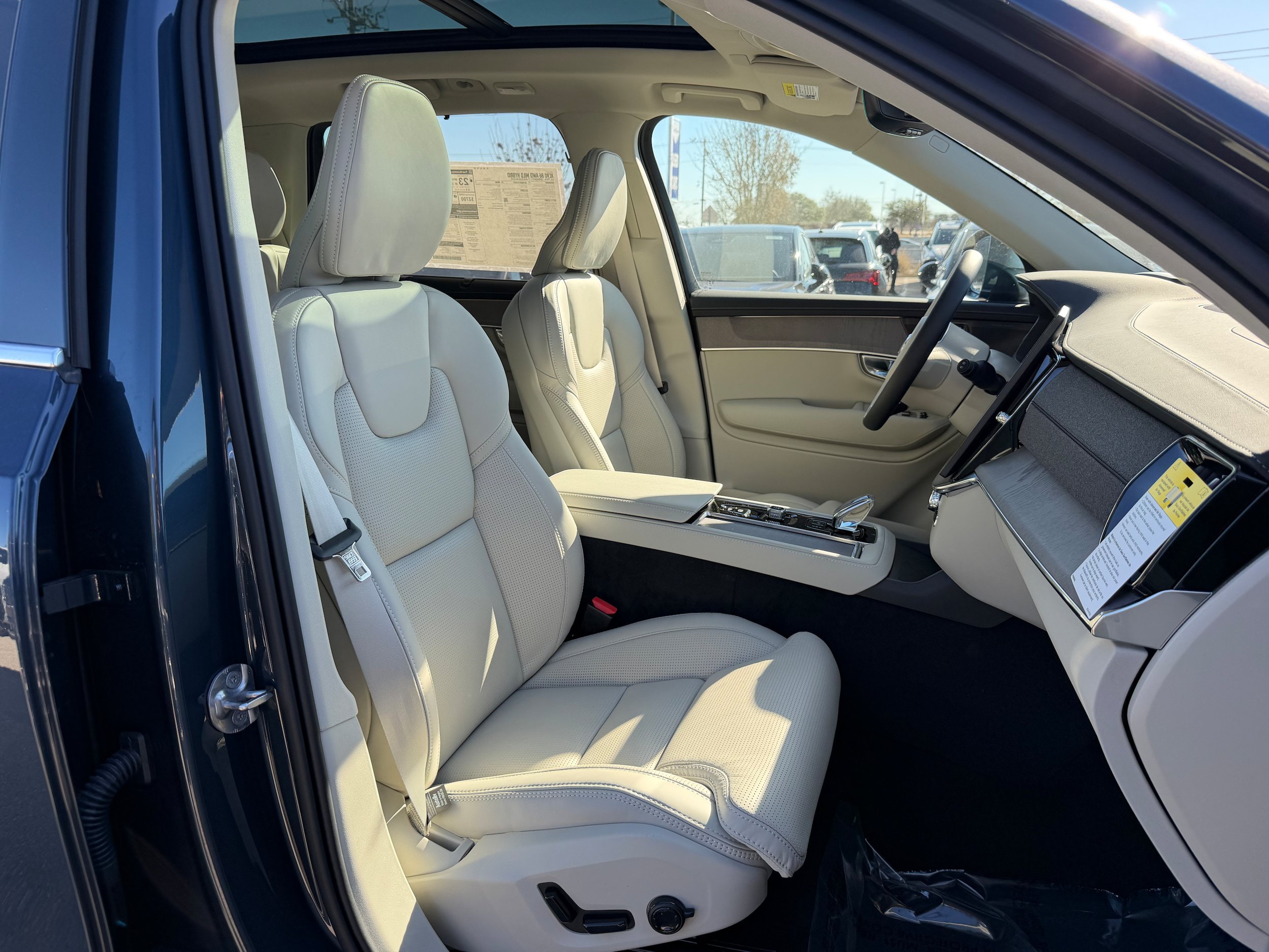 New 2026 Volvo XC90 B6 Ultra w/ Protection Package AWD/4WD image 8