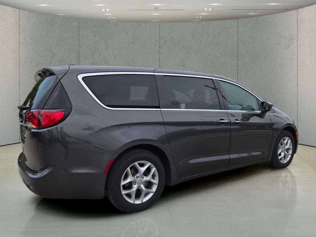 Used 2019 Chrysler Pacifica Touring Plus w/ Advanced Safetytec Group FWD image 3