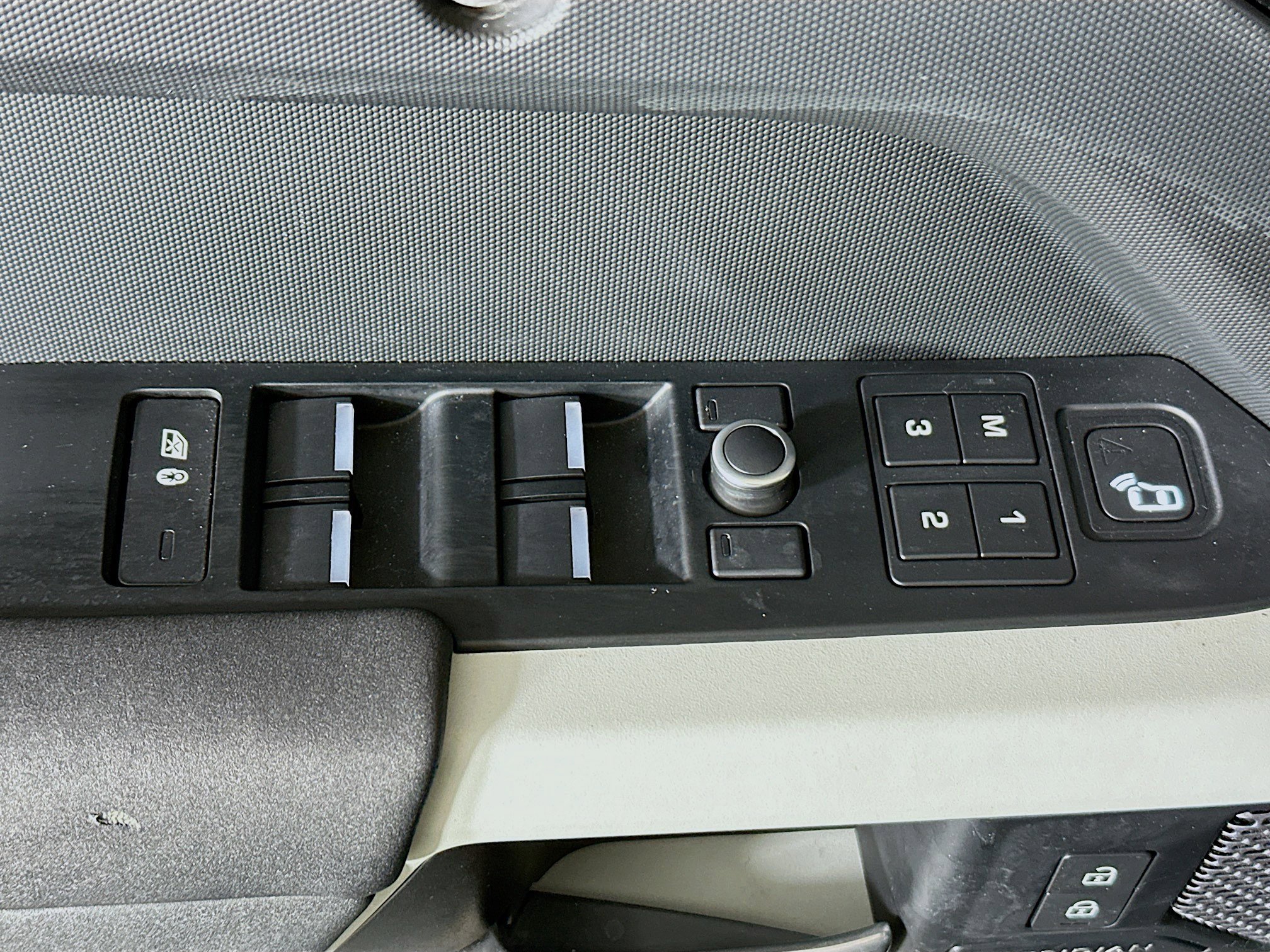 Used 2021 Land Rover Defender 110 SE image 14