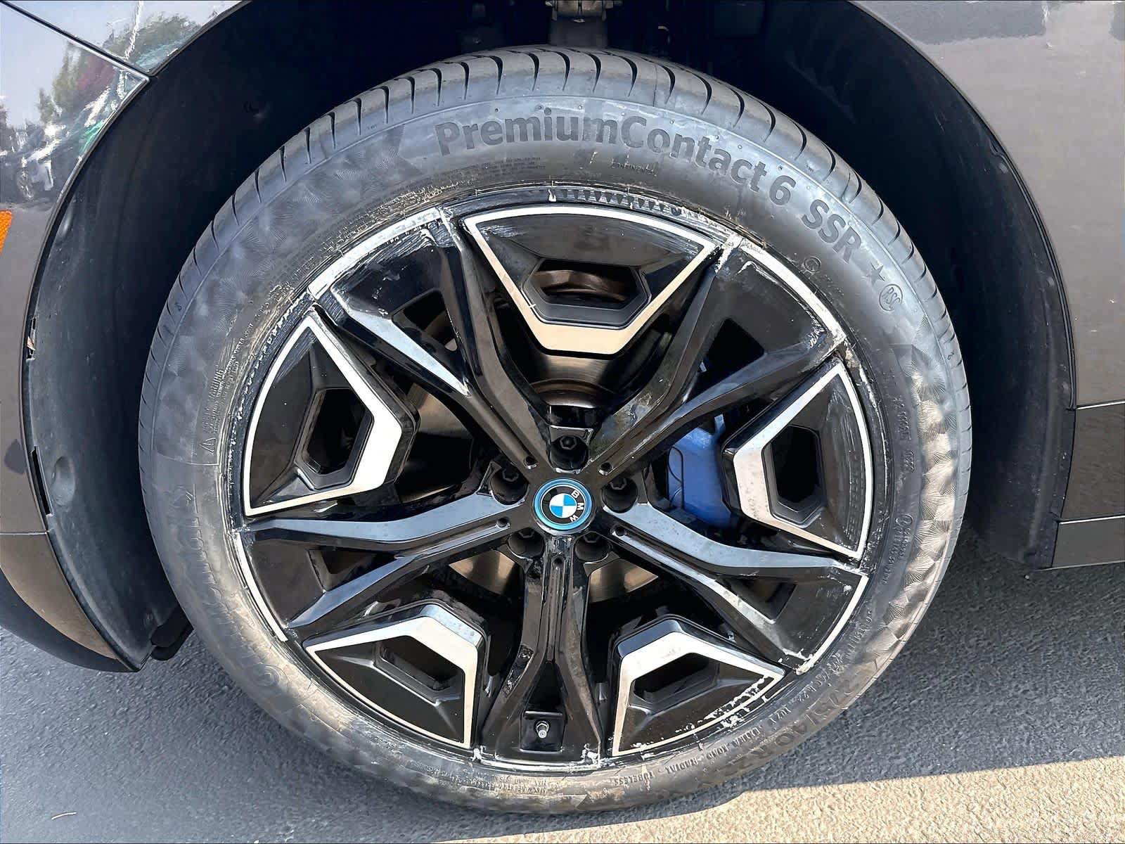 Used 2024 BMW iX xDrive50 w/ Sport Package AWD/4WD image 33