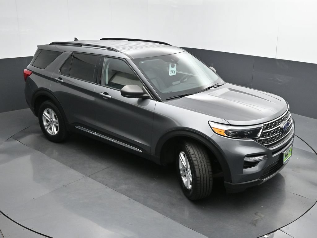 Used 2023 Ford Explorer XLT w/ Equipment Group 202A AWD/4WD image 43