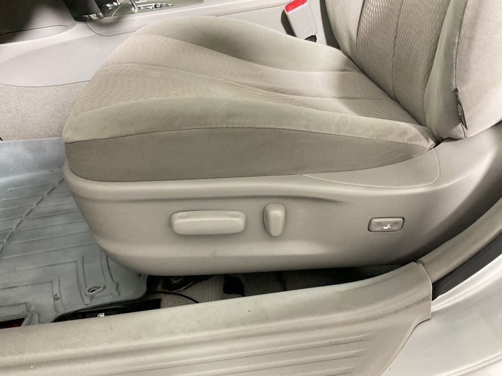 Used 2011 Toyota Camry LE image 17