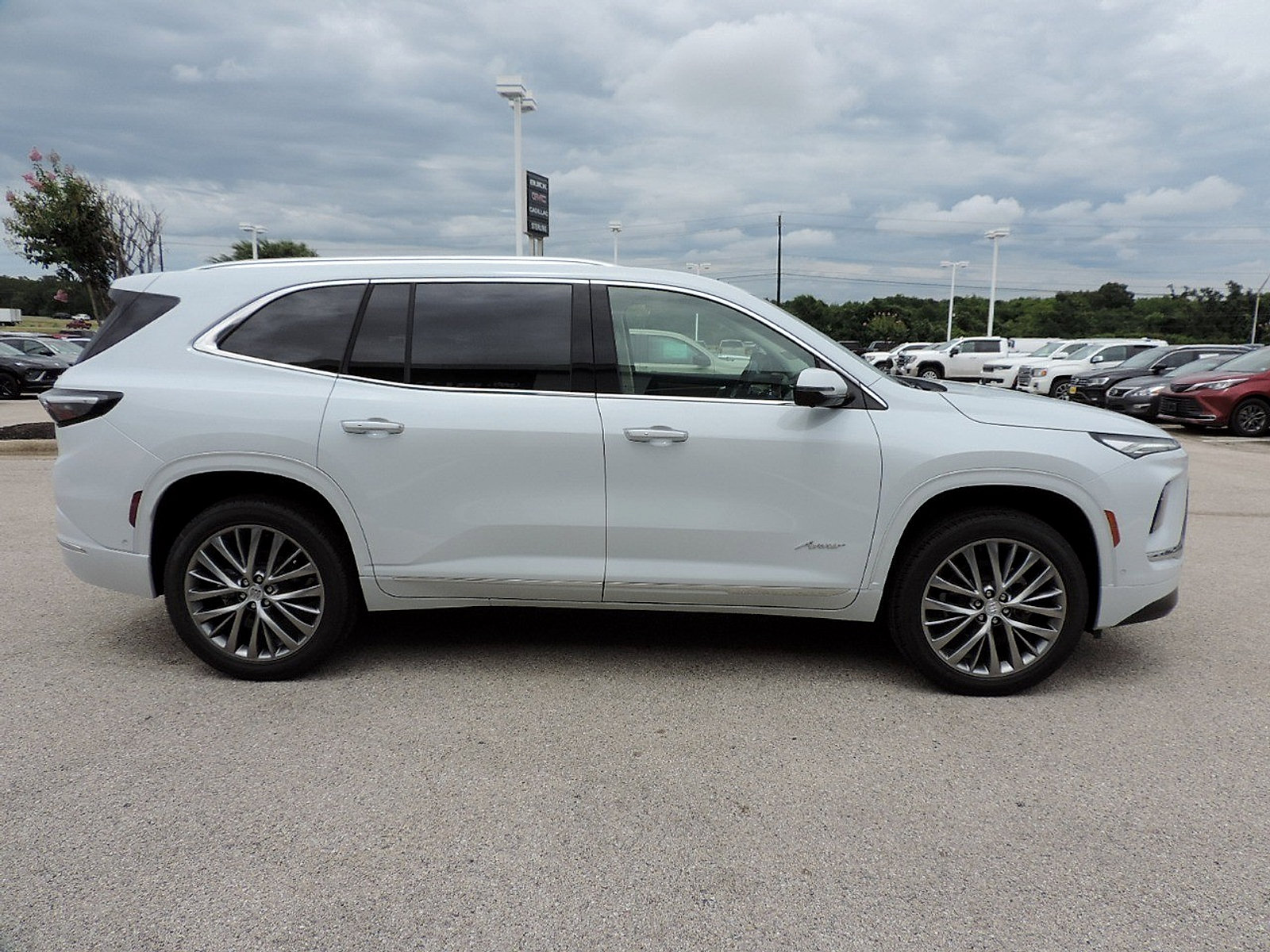 New 2026 Buick Enclave Avenir w/ Super Cruise Package FWD image 4